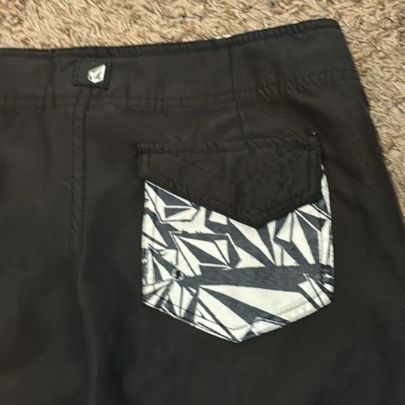 Volcom board shorts Size 0 - Picture 3 of 6